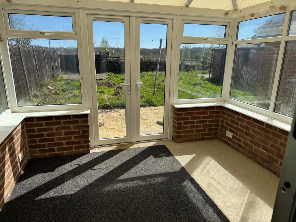 Lot: 127 - SEMI-DETACHED HOUSE IN NEED OF TOTAL REFURBISHMENT - Conservatory